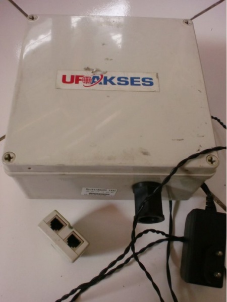 File:Mikrotik-ufoakses-rb133-1.jpeg