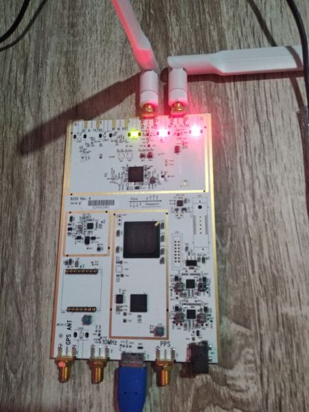 File:USRP B200 Running.jpg